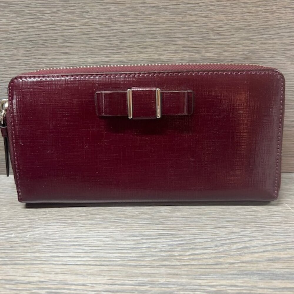 Coach zip bow wallet burgundy color, barely used..